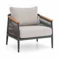Fauteuil d'extérieur en métal avec accoudoirs en bois et coussins en tissu gris